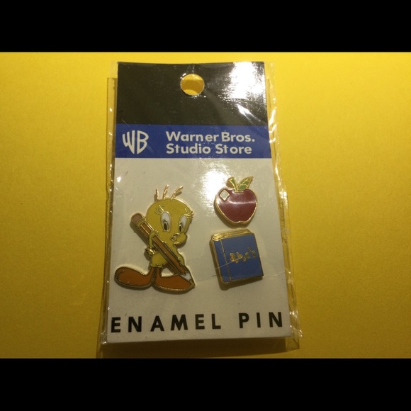 Warner Bros. Accessories - NWT Tweety Bird Back To School Pin Set